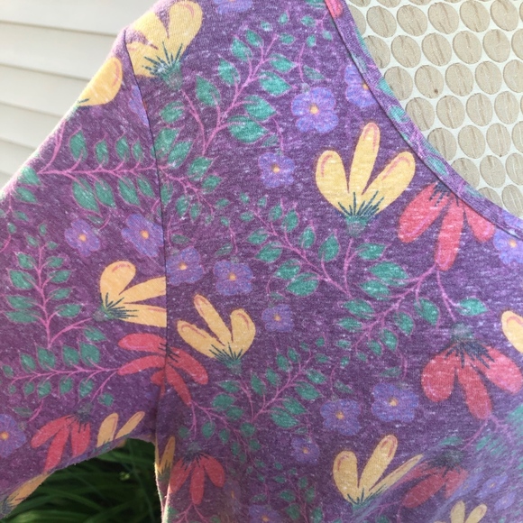 ♦️2/$30 Floral LuLaRoe Perfect T - Picture 3 of 7